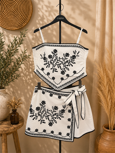 Nakış İşlemeli Şort Etek & Bağlamalı Crop Takım