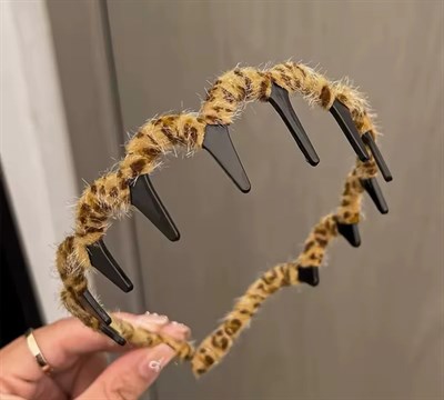 Leopar Desenli Tüylü Taraklı Taç