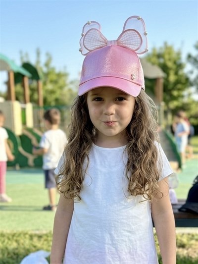 İnci ve Kurdele Detaylı Kendinden Simli Şapka