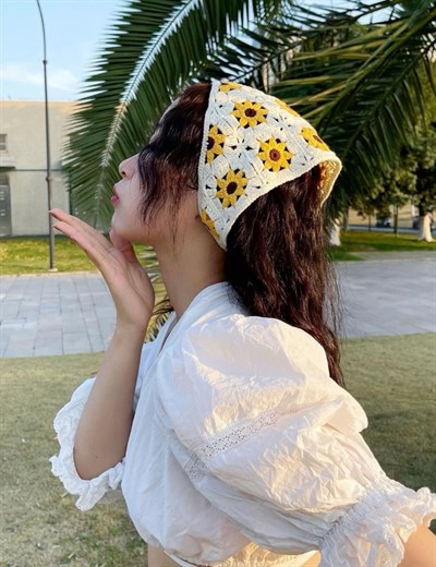 Papatya Desenli Bohem Örme Bandana