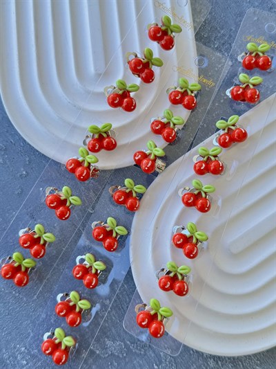 Kiraz Detaylı Saç Küpesi