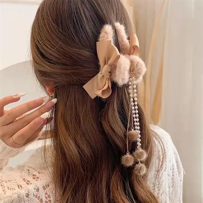 Ponpon Sarkıtlı Peluş Mandal