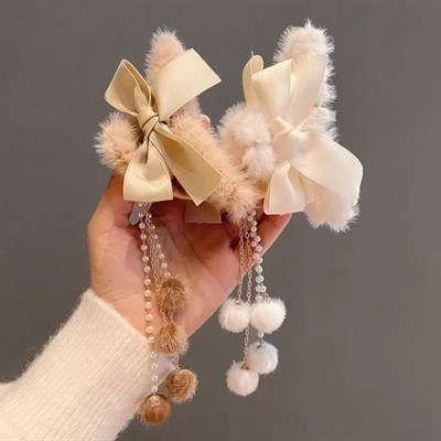 Ponpon Sarkıtlı Peluş Mandal