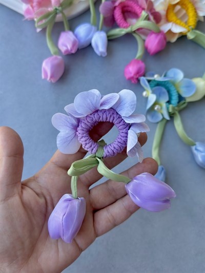 Lale Sallantılı Ortanca Çiçeği Lastik Toka