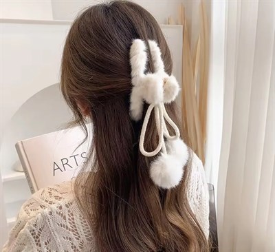Ponpon Sallantılı Peluş Mandal