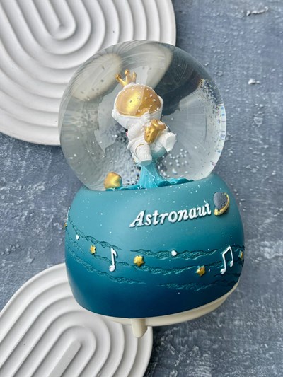 Astronot Kar Püskürtmeli Müzikli Kar Küresi