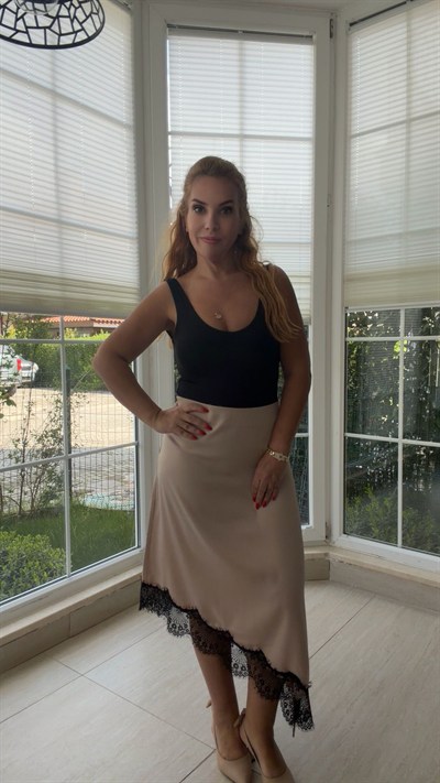 Dantelli Asimetrik Etek Taş