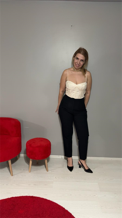 Jakarlı Askılı Bluz Bej