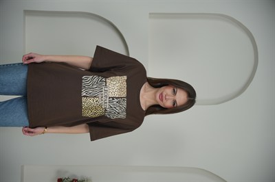 Taş Ve Leopar Detaylı  Şık Basic T-Shirt Kahve Rengi