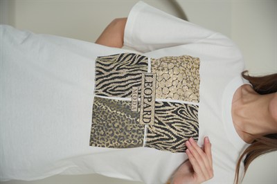 Taş Ve Leopar Detaylı Şık Basic T-Shirt Krem Rengi