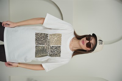 Taş Ve Leopar Detaylı Şık Basic T-Shirt Krem Rengi