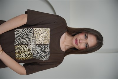Taş Ve Leopar Detaylı  Şık Basic T-Shirt Kahve Rengi