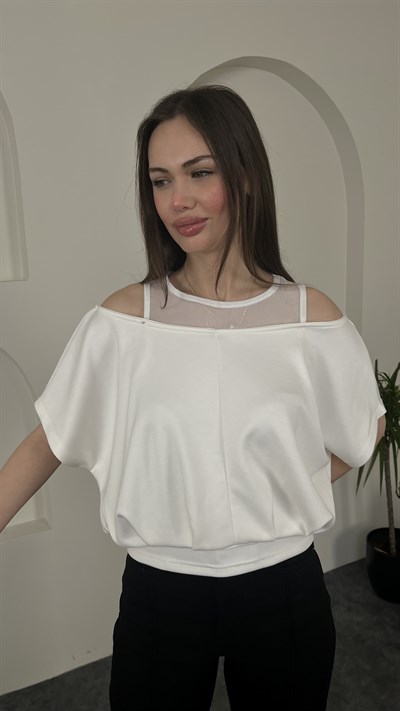 Tül Detaylı Omuz Açık Tişört Beyaz Renk