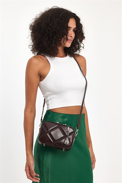 Küçük Boy Nakış Detaylı Crossbody Çapraz Askılı Kadın Omuz Çantası Kahve