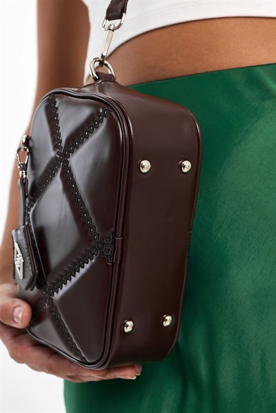 Küçük Boy Nakış Detaylı Crossbody Çapraz Askılı Kadın Omuz Çantası Kahve