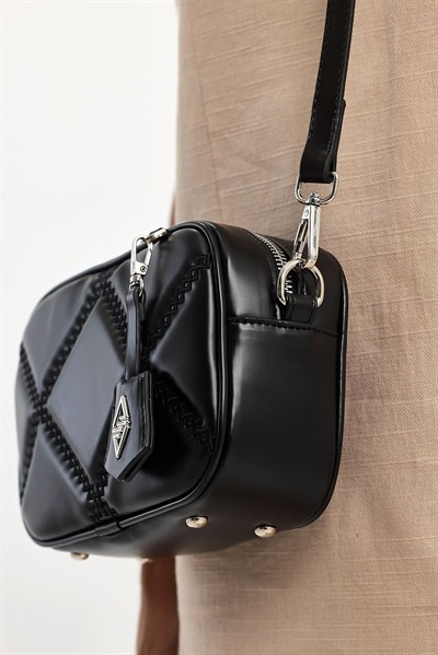 Küçük Boy Nakış Detaylı Crossbody Çapraz Askılı Kadın Omuz Çantası Siyah