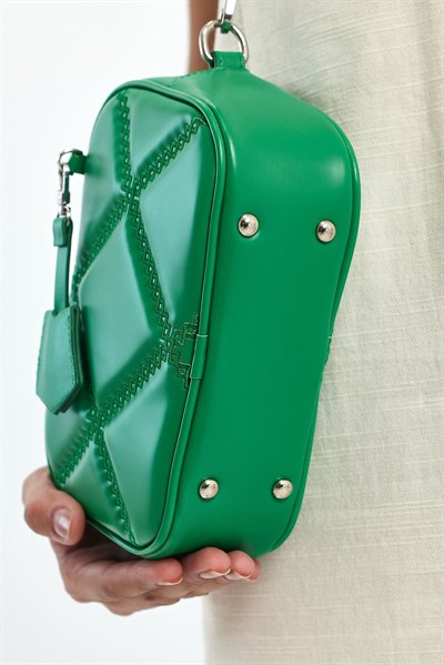 Küçük Boy Nakış Detaylı Crossbody Çapraz Askılı Kadın Omuz Çantası Çimen