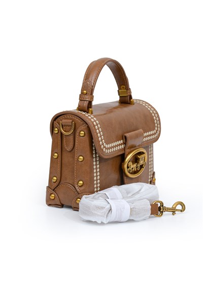 Otantik Fayton Metal Logo ve Nakış Detaylı Küçük Boy Kadın El ve Omuz Çantası LV930573 Camel