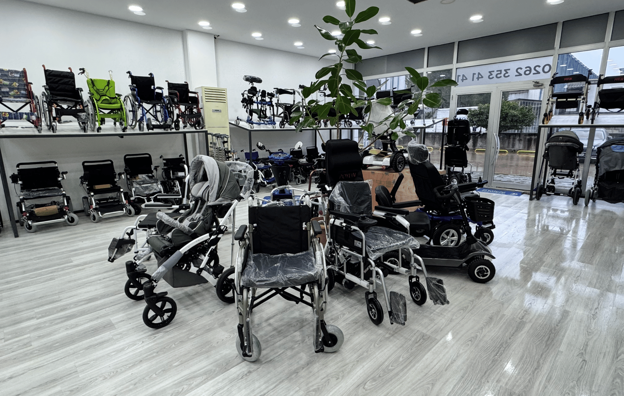 Poylin Kocaeli mağazası erişilebilir giriş alanı