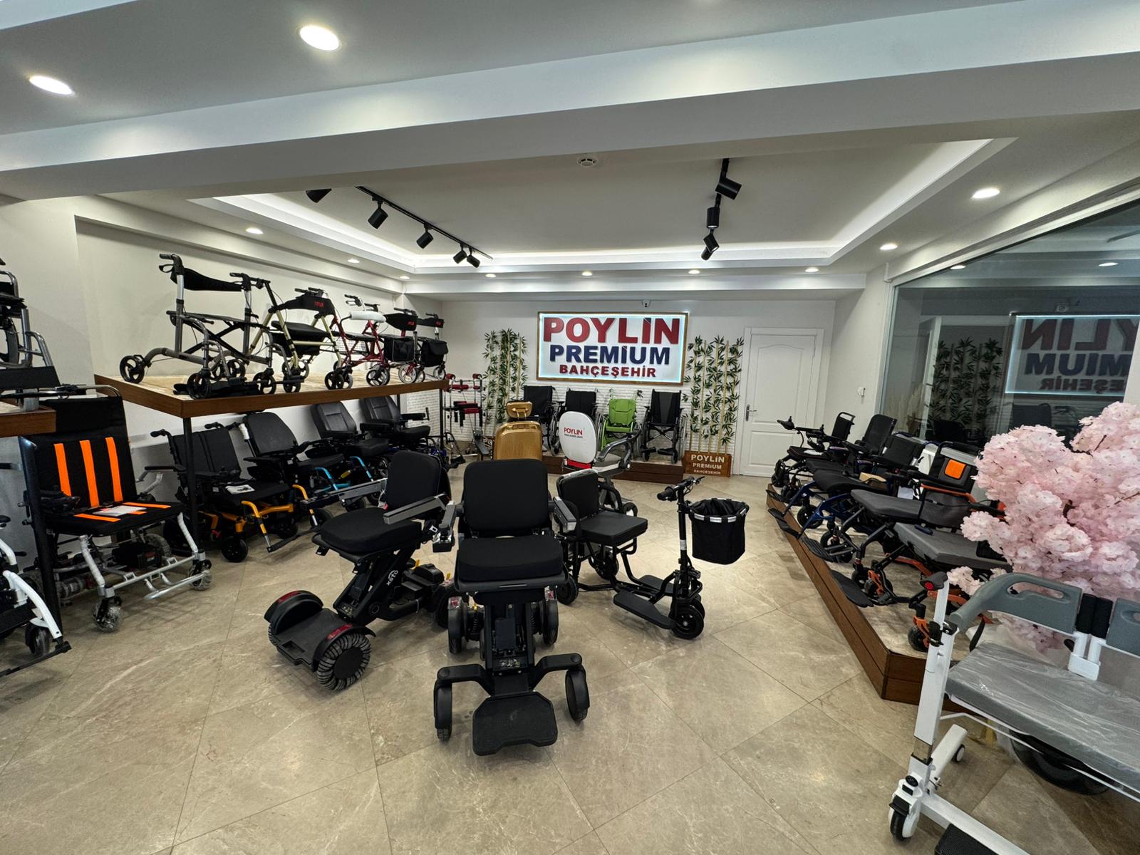 Poylin Bahçeşehir ürün deneyim alanı