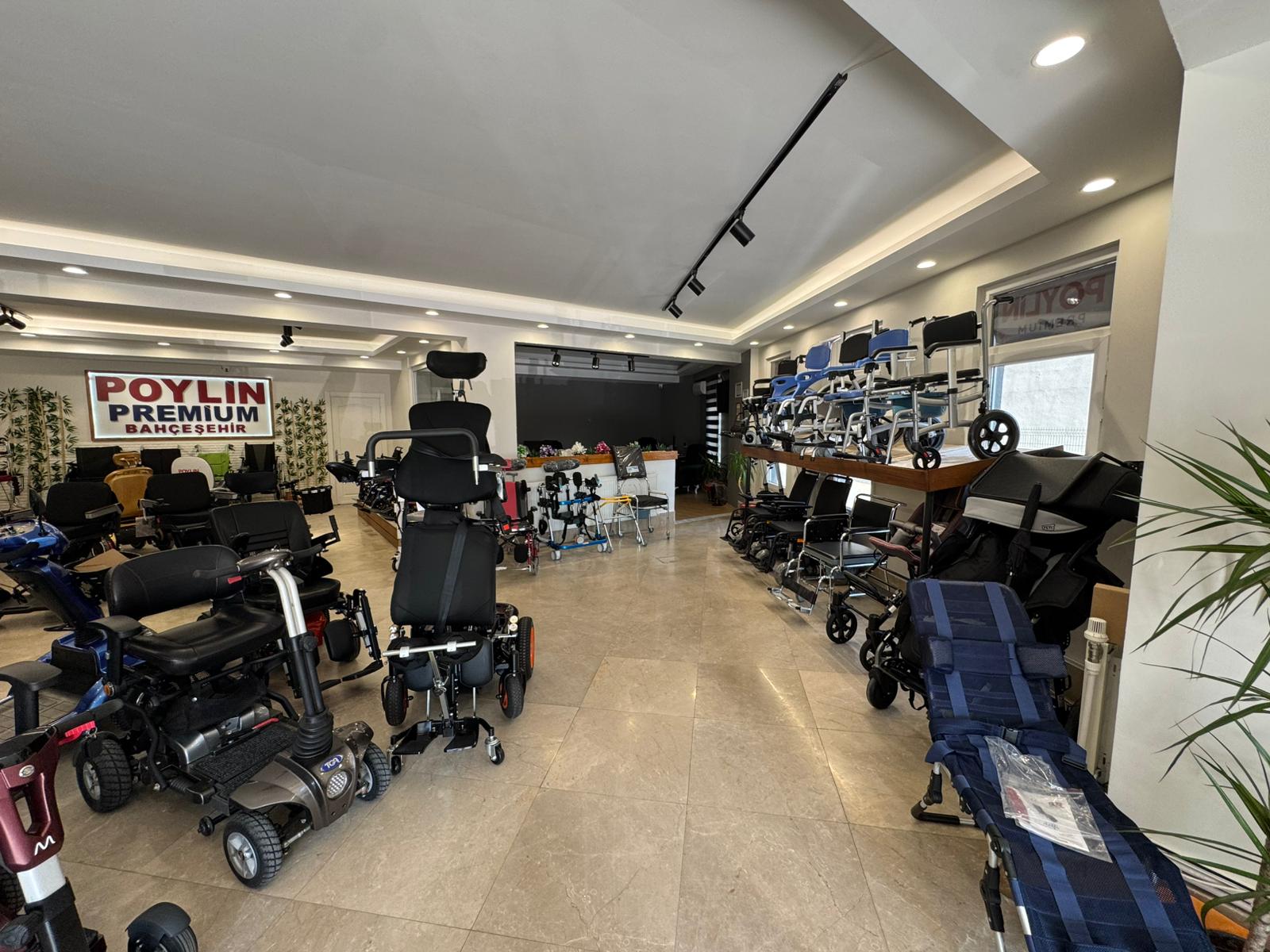 Poylin Bahçeşehir erişilebilir mağaza girişi