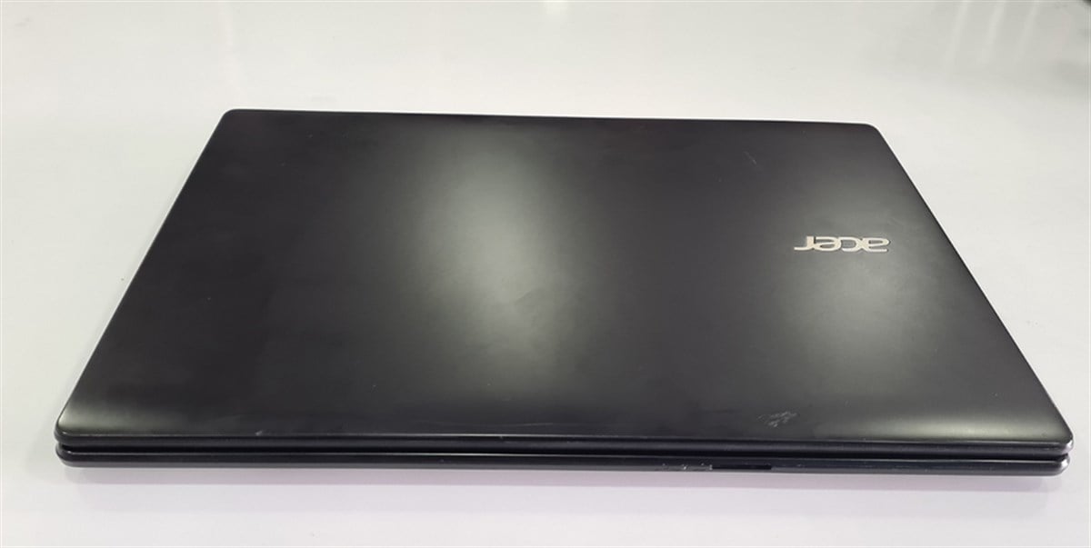 Acer TravelMate P2 P276 Core i5 4210u 8 Ram 240 SSD 17,3 2.El Notebook