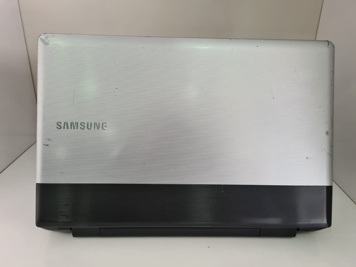 Samsung 300E İntel İ5 2.Nesil 4Gb Ram 120 SSD HDD 2.El Notebook