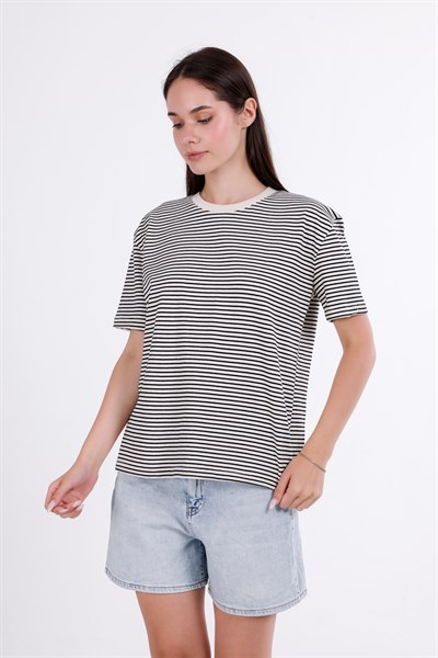 Kısa Kollu Çizgili T-Shirt
