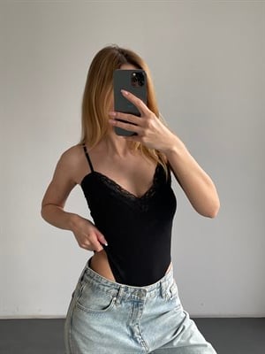 Dantel Detaylı İnce Askılı V Yaka Bodysuit