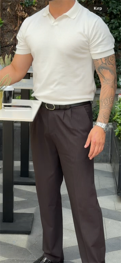 Beyaz polo yakali tisört