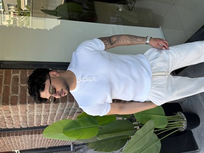 Beyaz renk tişört