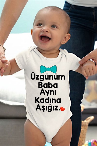 Beyaz kısa kol üzgünüm baba aynı kadına aşığız temalı baskılı Bebek Zıbın Bisiklet Yaka Unisex Body %100 Pamuk