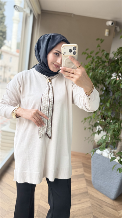 Gold Detaylı Fularlı Merserize Tunik | Bej