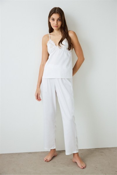 Kırık Beyaz Bridal Charming V Yaka Dantelli Saten Çeyizlik Pijama Takımı
