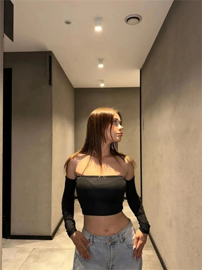 Madonna Yaka Crop / Bluz Siyah