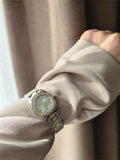 Taşlı Rolex Model Saat