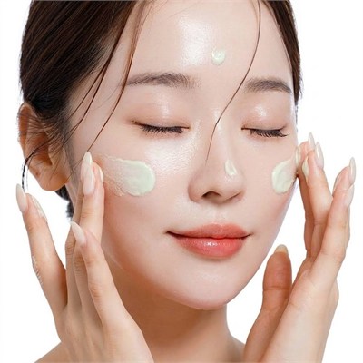 NUMBUZIN No.1 Clear Filter Sun Essence 50ml (Aydınlatıcı ve Nemlendirici Etkili Güneş Koruyucu Esans)