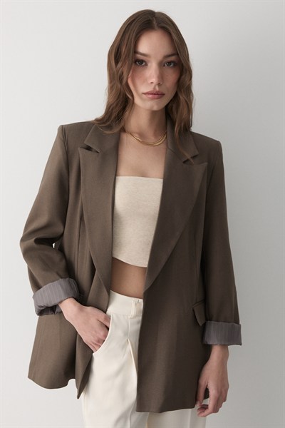 Kadın Kahve Çizgili İçi Astarlı Kol Detaylı Blazer Ceket