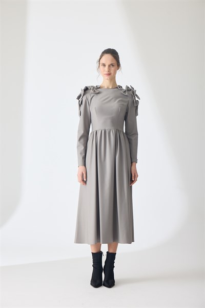 Grace Omuz Detaylı Gri Elbise