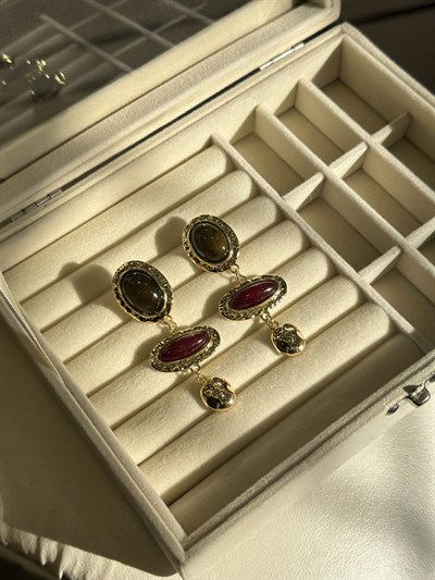 Koyu Yeşil Sallantılı Taş Küpe