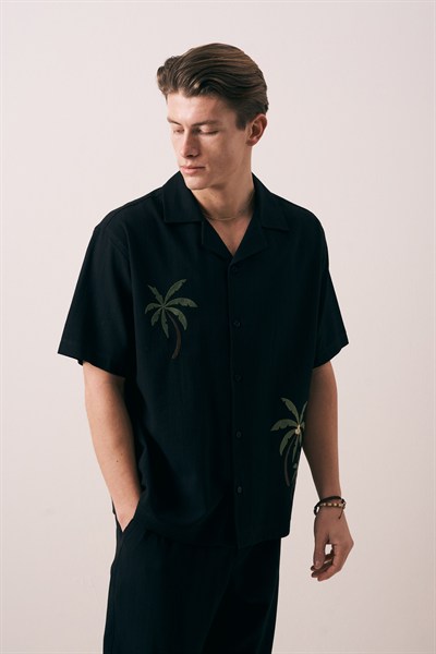OVERSIZE FIT NAKIŞ DETAYLI GÖMLEK