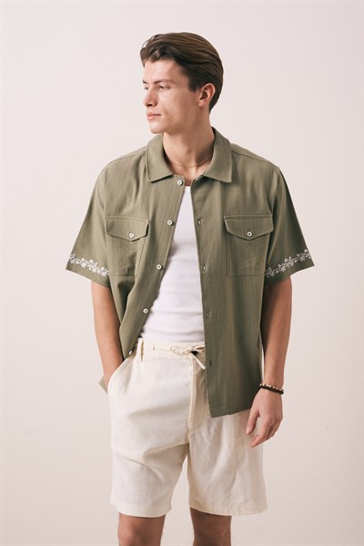 OVERSIZE FIT NAKIŞLI CEP DETAYLI GÖMLEK