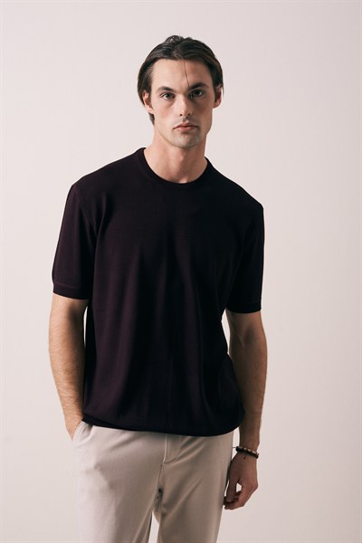 REGULAR FIT KOL ÖRGÜ DETAYLI TRİKO T-SHIRT