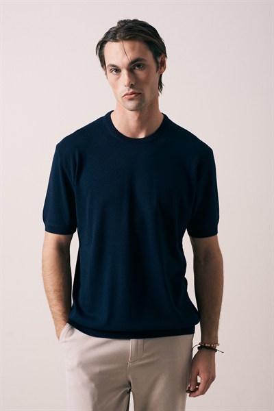 REGULAR FIT KOL ÖRGÜ DETAYLI TRİKO T-SHIRT