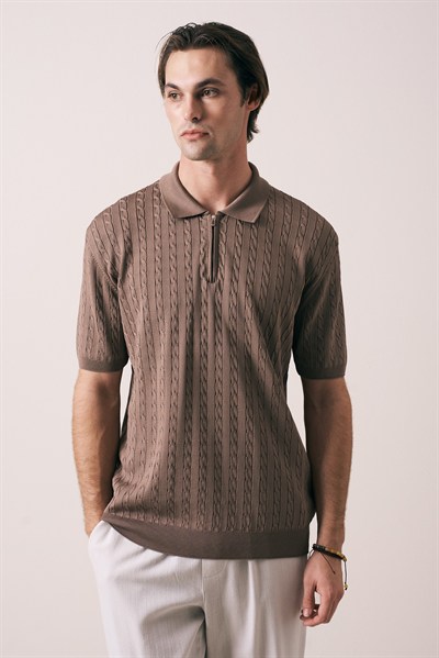 SAÇ ÖRGÜ DETAYLI FERMUARLI POLO TRİKO T-SHIRT