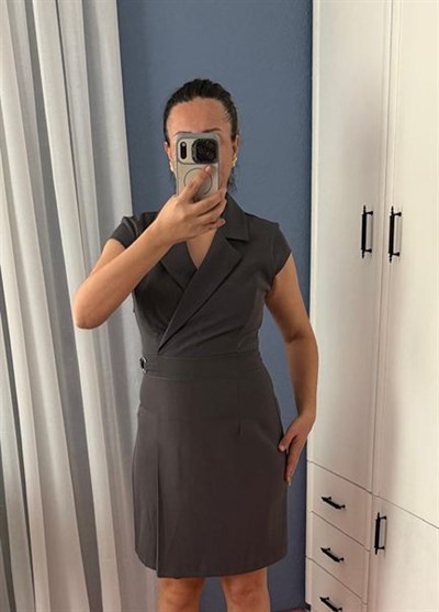 ETEĞİ PİLE DETAYLI ELBİSE