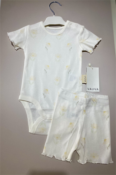 Bebek Zıbın & Şort Takımı – Çiçek Desenli