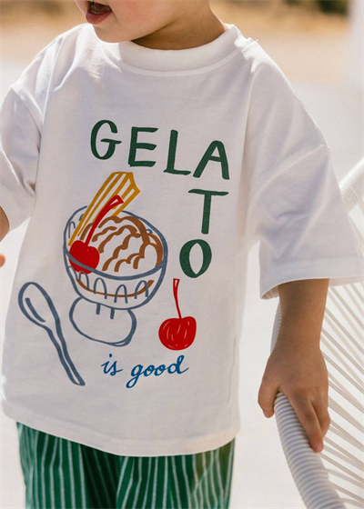 Çocuk 2li Yazlık Kombin – “Gelato” Baskılı Tişört ve Yeşil Çizgili Pantolon
