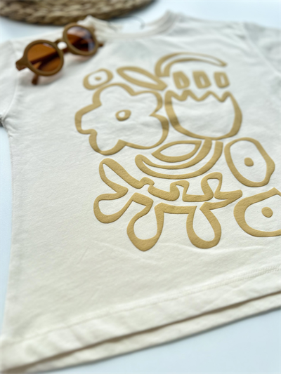 Çocuk Takım – Krem Tişört & Çizgili Pantolon