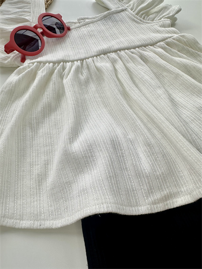 Fırfır Kollu Kız Çocuk Takımı – Ekru Üst & Lacivert Şort